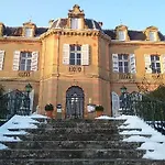 Chateau De Larroque فندق مبيت وإفطار 3*