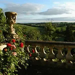 Chateau De Larroque فندق مبيت وإفطار 3*