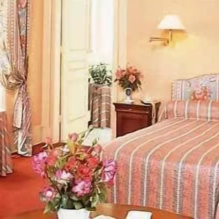 Bed & Breakfast Chateau De Larroque