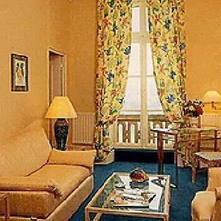 Chateau De Larroque Bed & Breakfast