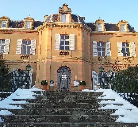 Chateau De Larroque Bed & Breakfast 3*