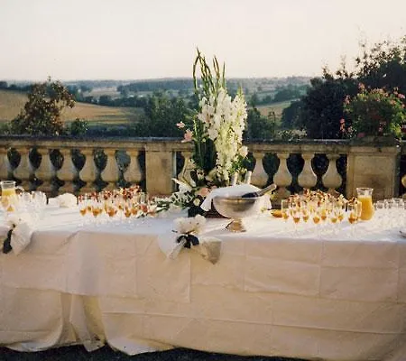 Bed & Breakfast Chateau De Larroque 3*