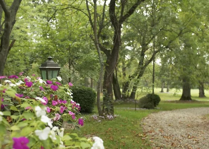 Chateau De Larroque 3* Gimont